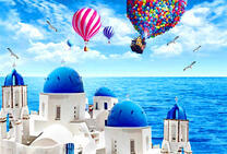 Полет воздушных шаров над морем в Греции