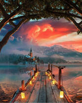 Причал под деревом с видом на замок